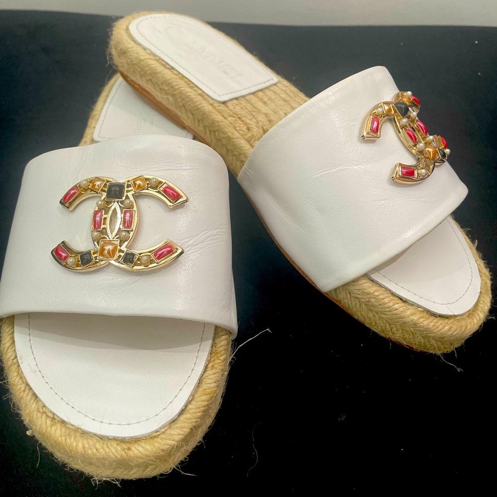 Chanel CC Gripoix Leather slide sandal white
